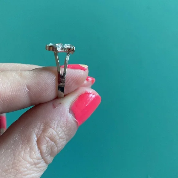 ๐NIP: STAR SILVER PLATED STAINLESS STEEL RING WITH CLEAR RHINESTONES: Size 5.5 - Picture 5 of 6